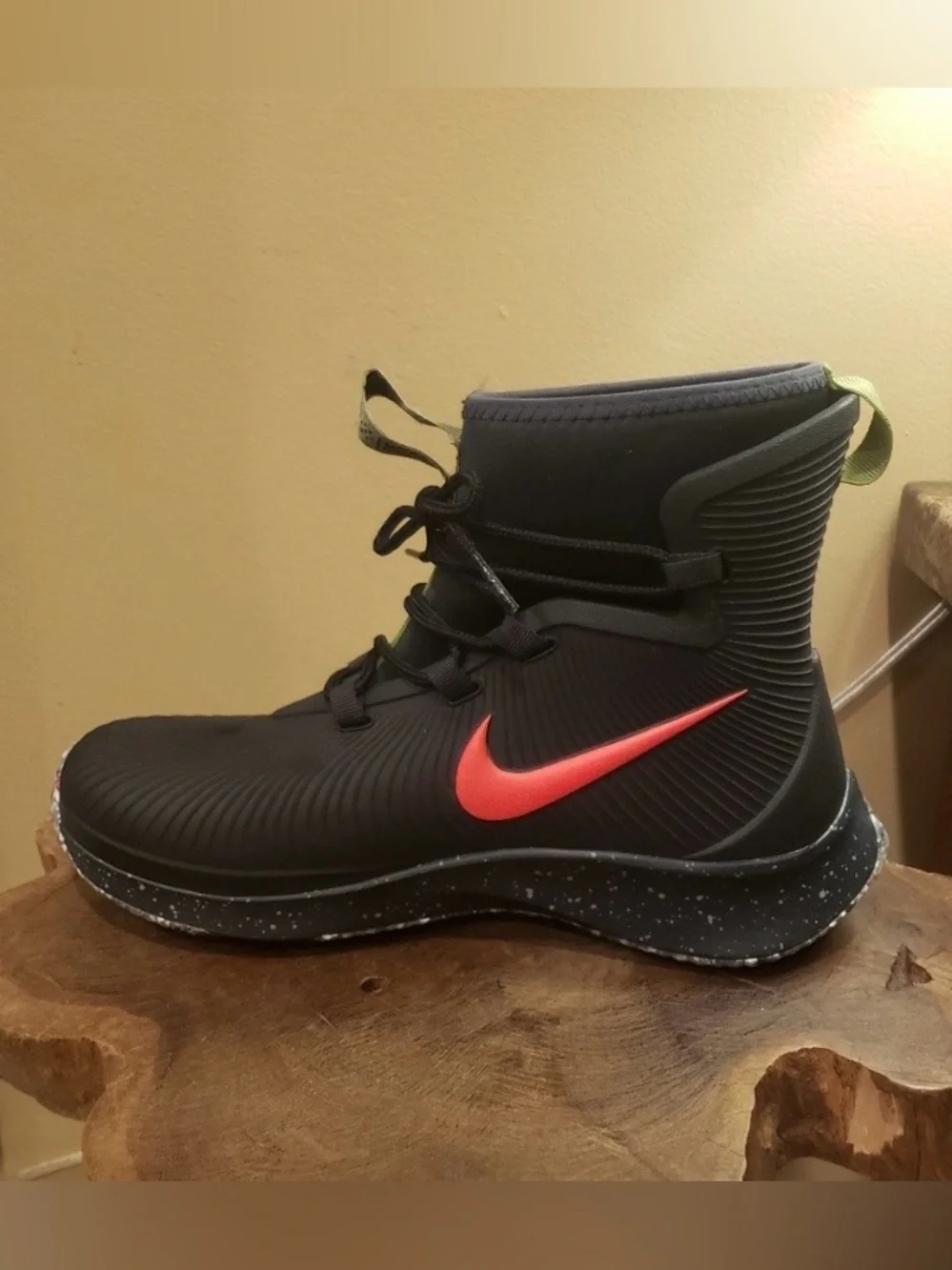 Nike Binziie  Boots  Never worn youth size 4y